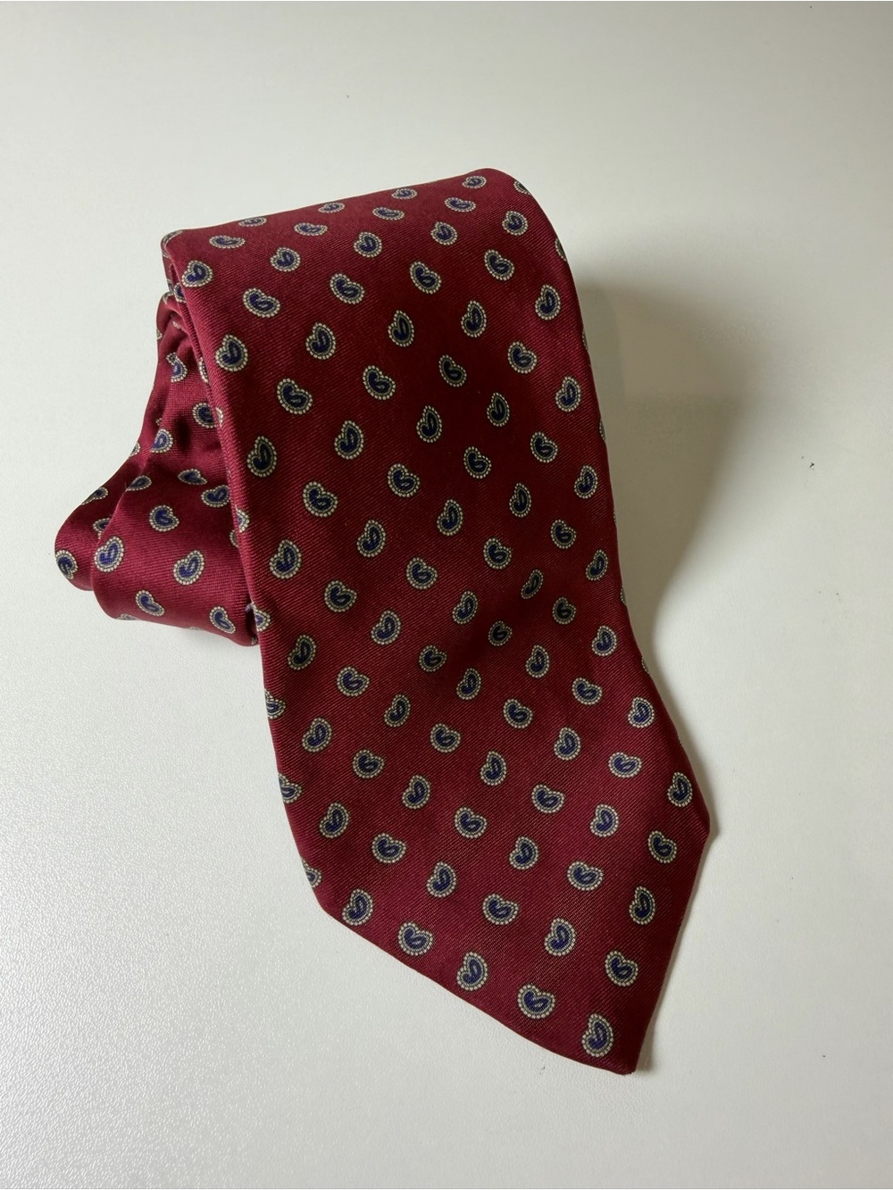 Robert Talbott Hand Sewn 100% Silk Made in USA Burgundy Teardrop Paisley Tie